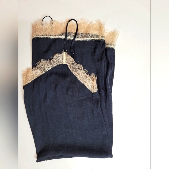 Elegant Black and Cream Lace Slip Dress - Picture 10 of 16